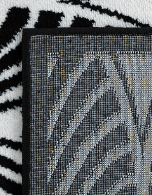 Black 4' 1 x 6' 1 Metro Rectangle Rug