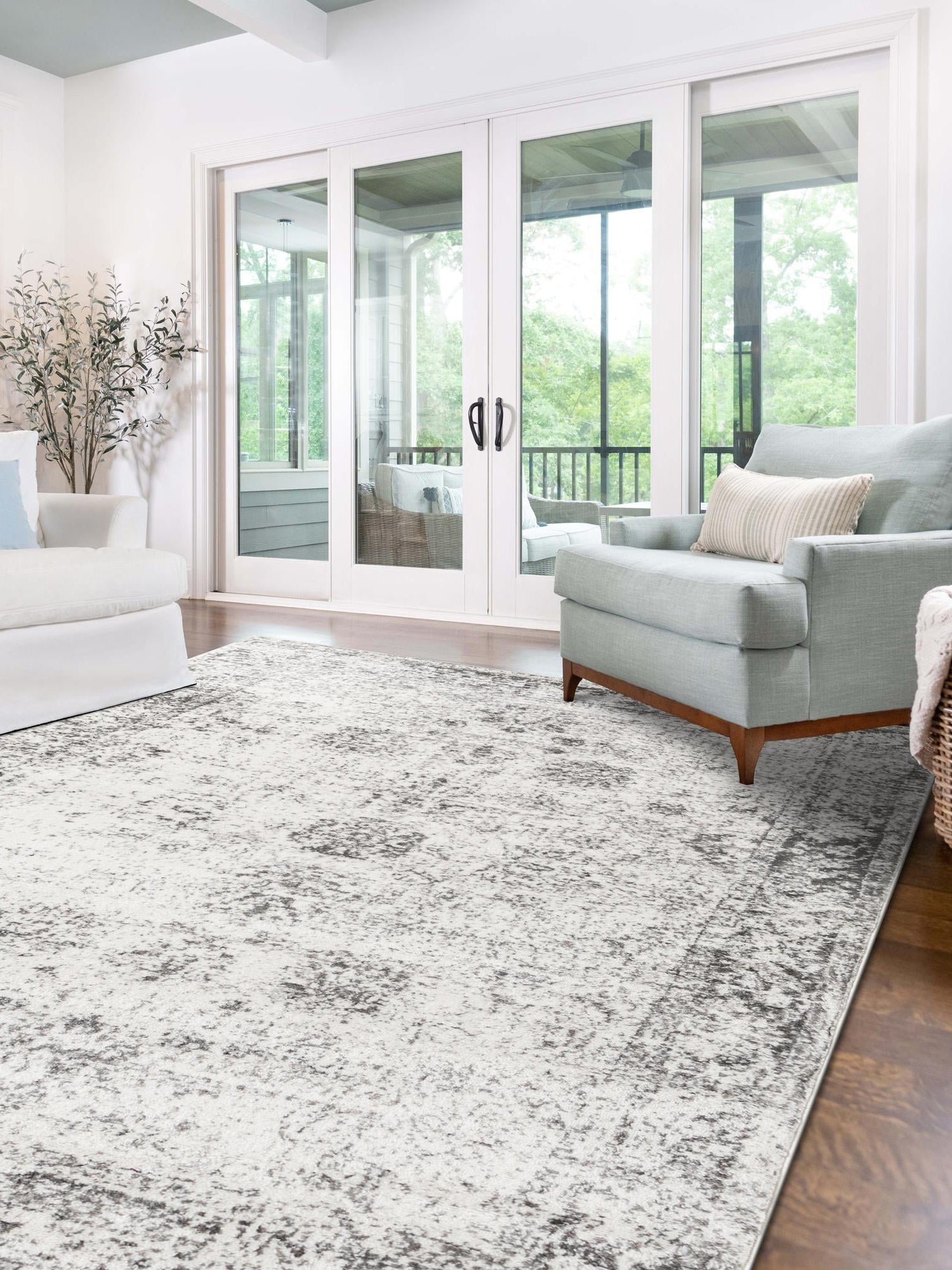 Gray 4' 1 x 6' 1 Sofia Rectangle Area Rug Discounted Clearance Final Sale