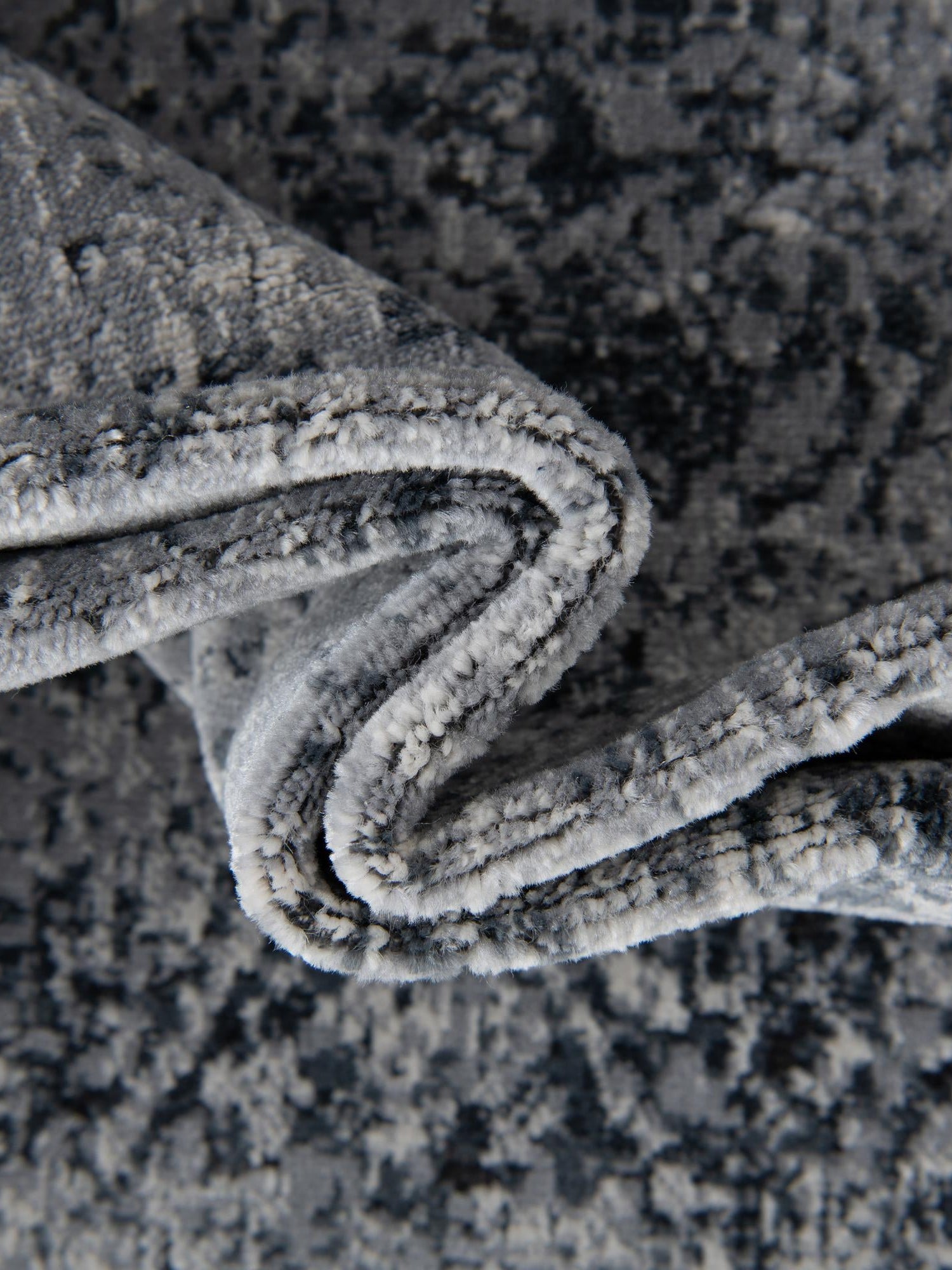 Blue Gray 7' 10 x 7' 10 Chateau Round Area Rug 85% Polypropylene & 15% Chenille With Cotton Backing Traditional Vintage Distressed Carpet for Classical Interior Design Decorating for Sale at Rug Engine