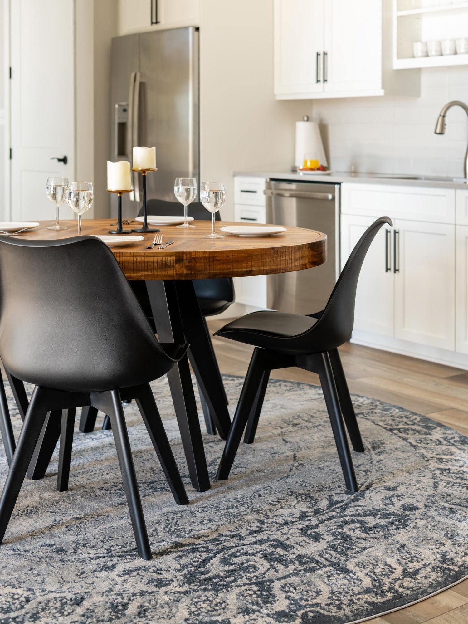 Dark Blue 7' 10 x 7' 10 Chateau Round Area Rug 85% Polypropylene & 15% Chenille With Cotton Backing Traditional Vintage Distressed Carpet for Classical Interior Design Decorating for Sale at Rug Engine