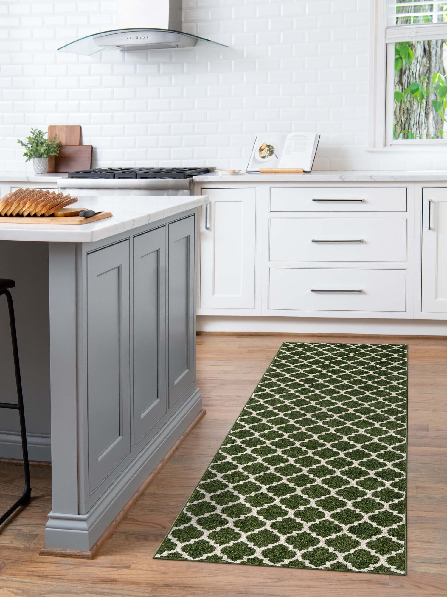 Dark Green 2' 7 x 10' Trellis Runner Area Rug