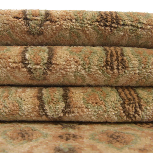 Cream 3' 3 x 3' 3 Palace Round Area Rug