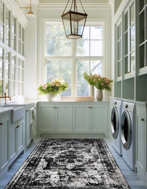 Black 5' 3 x 8' Sofia Rectangle Rug
