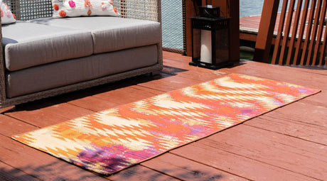 Red 2' x 6' 1 Outdoor Modern Runner Rug