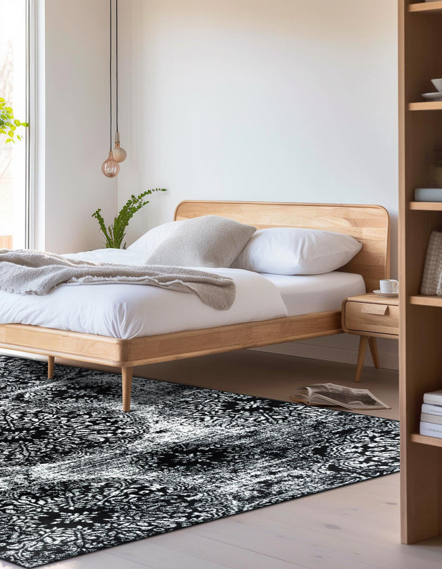 Black 4' 1 x 6' 1 Sofia Rectangle Rug