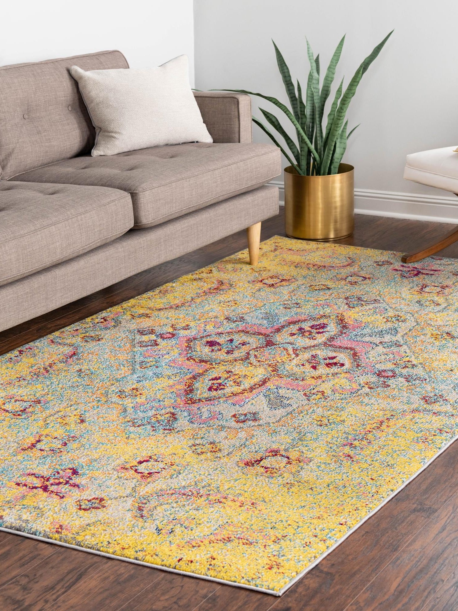 Yellow 5' 1 x 8' Vita Rectangle Area Rug