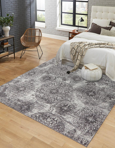 Gray 7' 10 x 7' 10 Sofia Square Area Rug