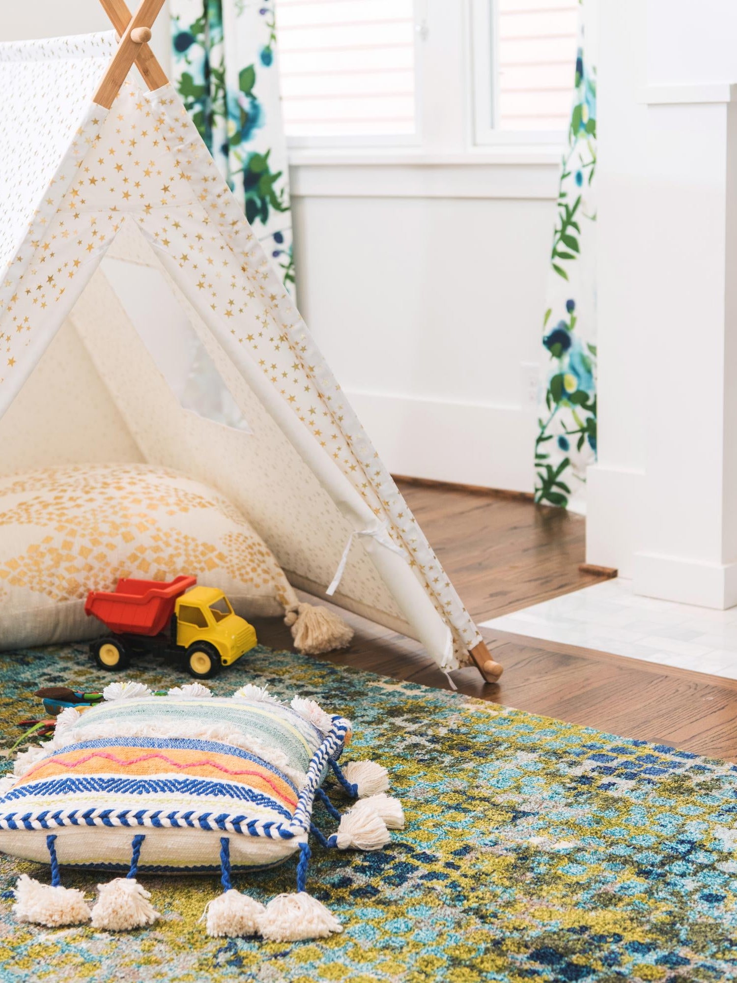 Blue Green 9' x 12' Chromatic Rectangle Area Rug 100% Polypropylene With Cotton Backing Abstract Modern Colorful Carpet Mat for Home Decor & Interior Design for Sale at Rug Engine