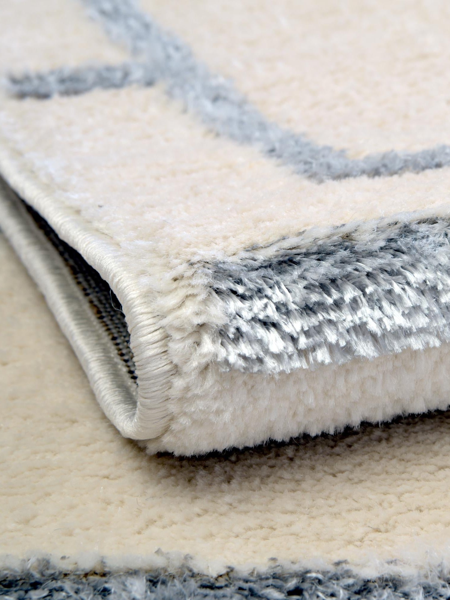 White Silver 2' 7 x 12' Marilyn Monroe Glam Runner Area Rug 70% Polypropylene & 30% Polyester Vivid Geometric Modern Carpet for Interior Home Decor for Sale at Rug Engine