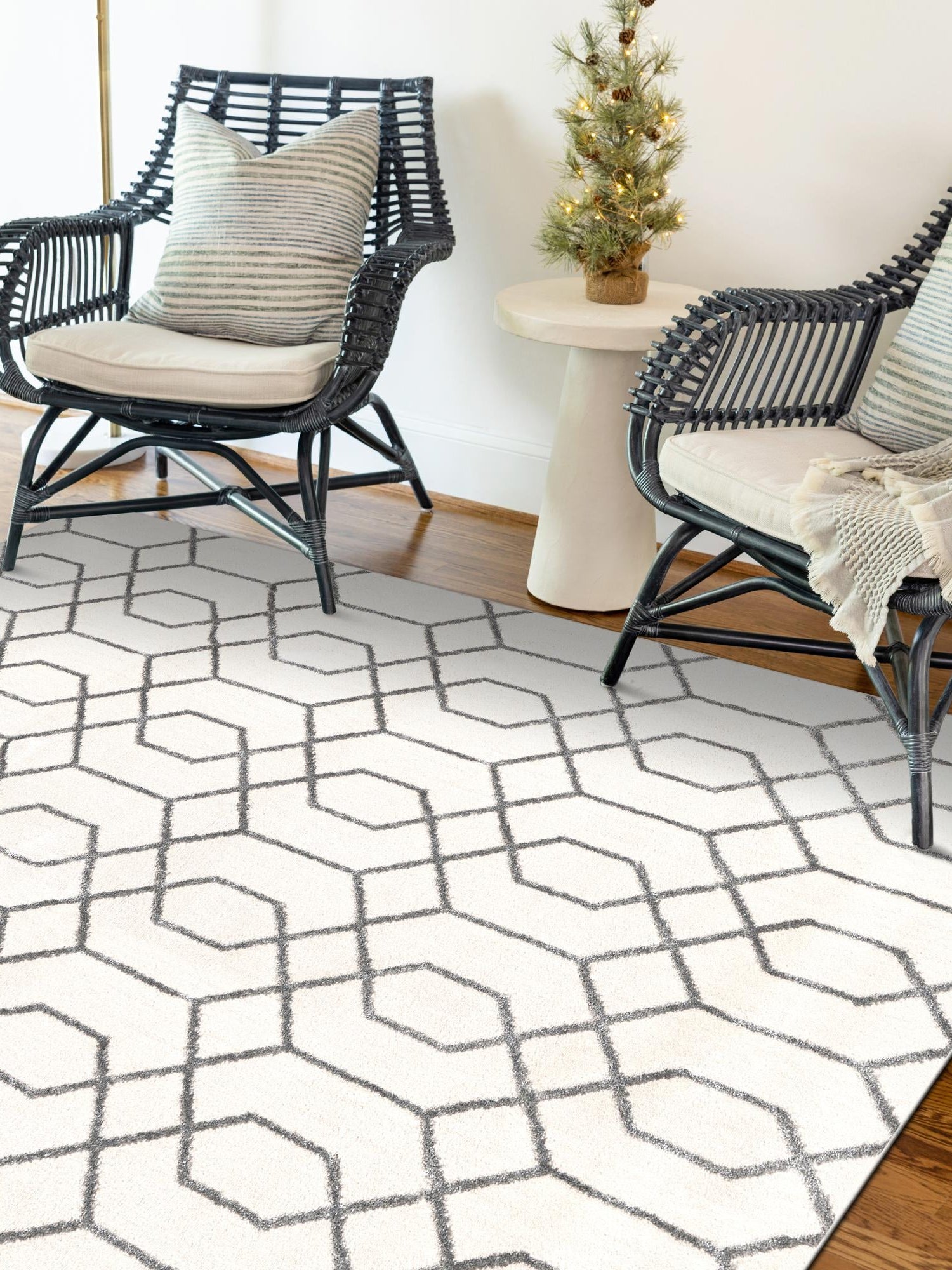 White Silver 2' x 3' 1 Marilyn Monroe Glam Rectangle Area Rug 70% Polypropylene & 30% Polyester Vivid Geometric Modern Carpet for Interior Home Decor for Sale at Rug Engine