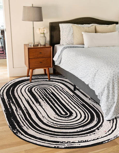 Black and White 5' 1 x 8' Braided Chindi Oval Rug
