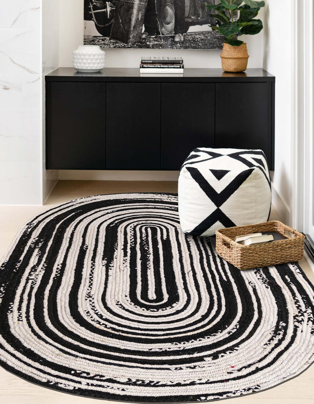Black and White 8' x 10' Braided Chindi Oval Rug