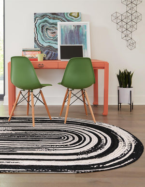 Black and White 8' x 10' Braided Chindi Oval Rug