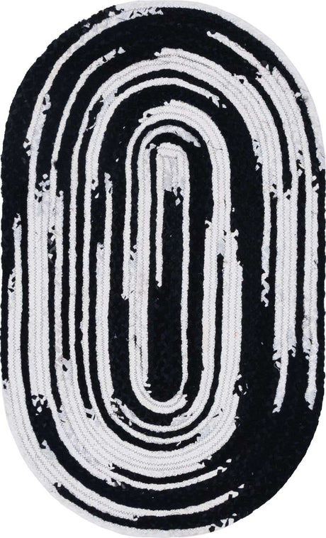 Black and White 3' 3 x 5' 1 Braided Chindi Oval Rug