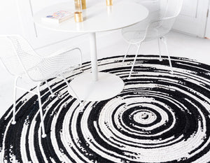 Black and White 8' x 8' Braided Chindi Round Rug