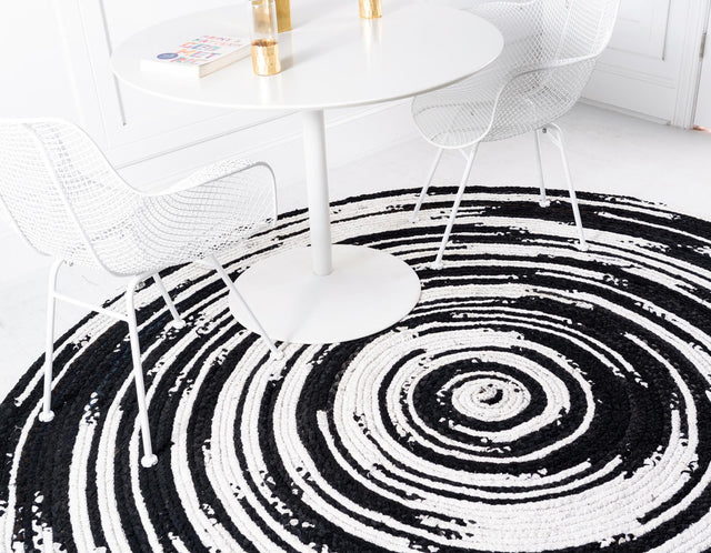 Black and White 8' x 8' Braided Chindi Round Rug
