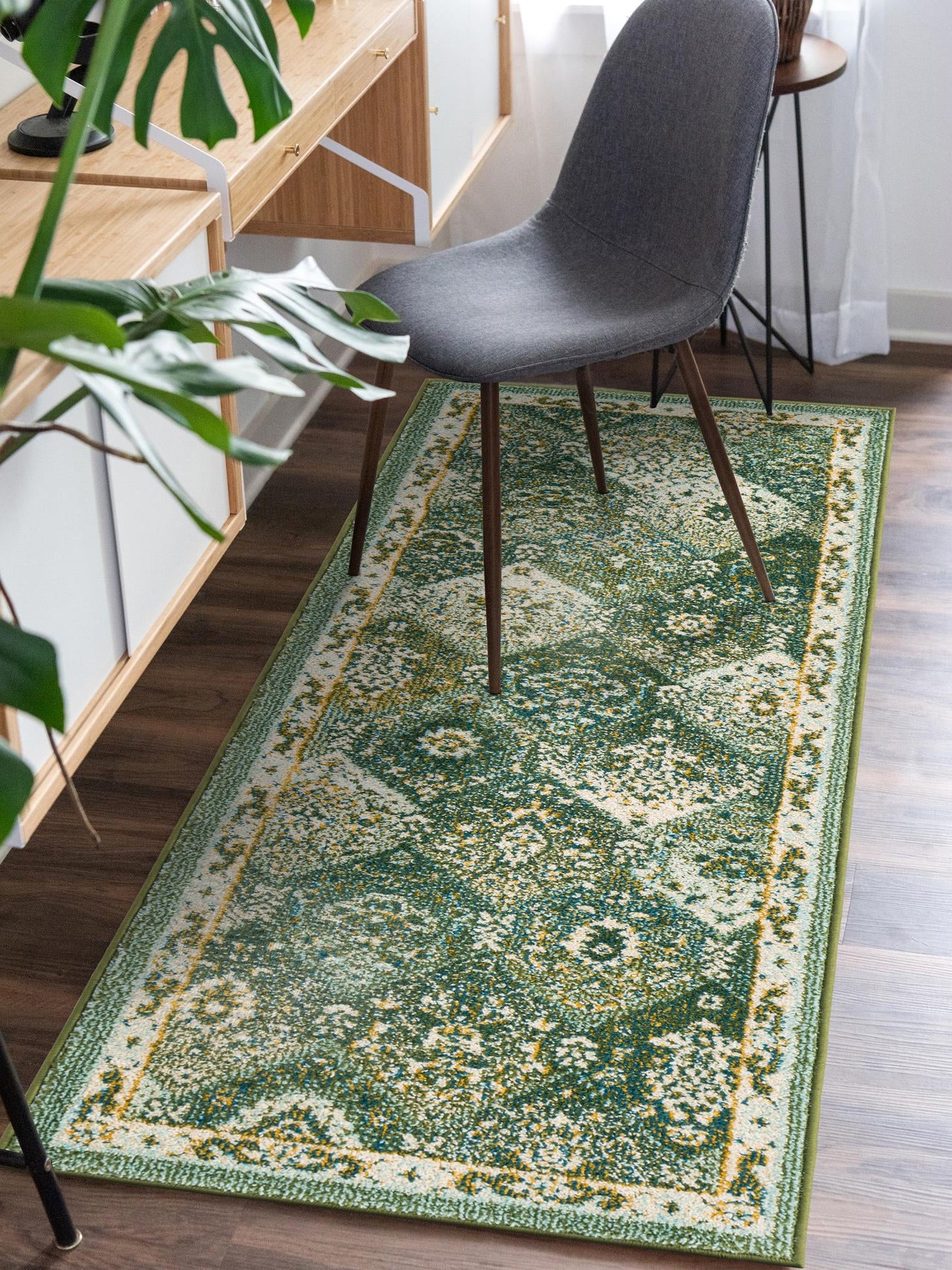 Green 2' 7 x 10' Penrose Runner Area Rug