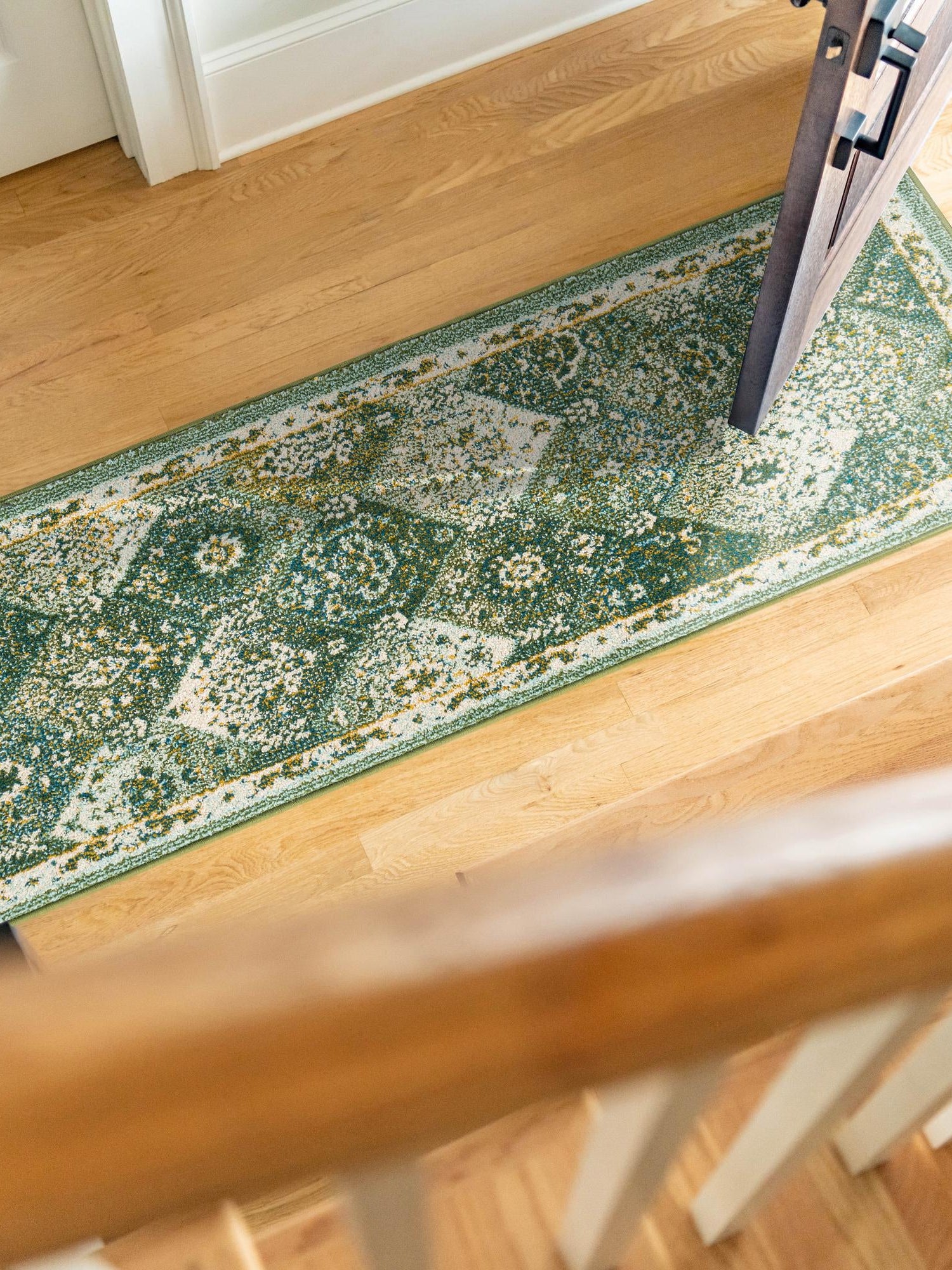 Green 2' 7 x 10' Penrose Runner Area Rug