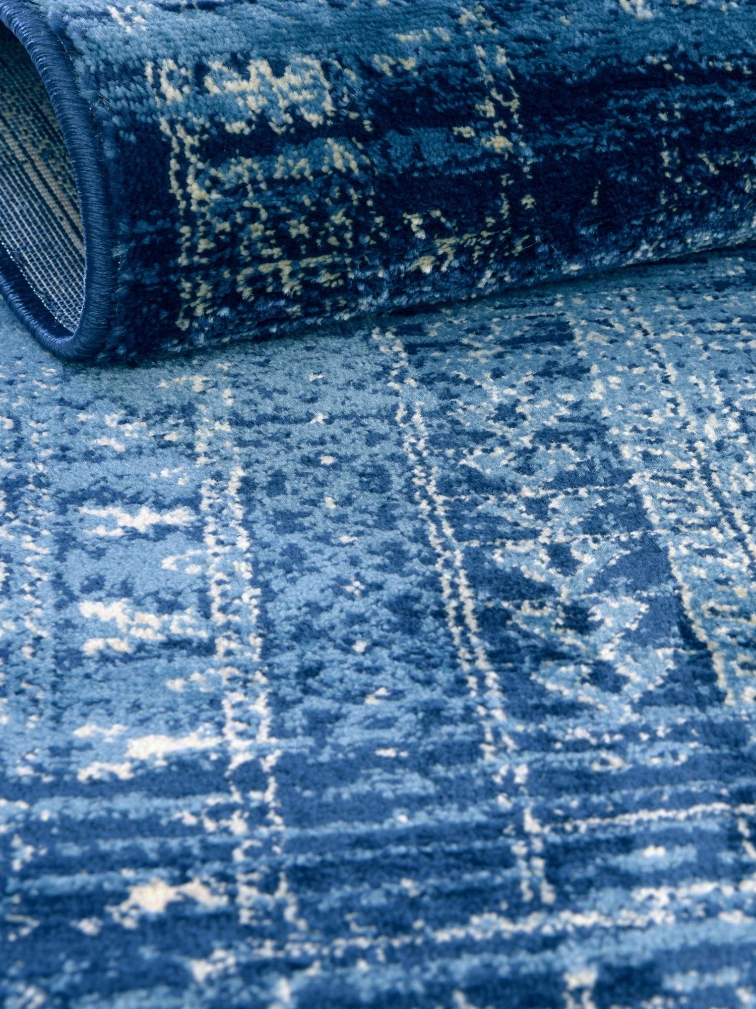 Blue 3' 3 x 3' 3 District Round Area Rug 100% Polypropylene Easy Clean Stain Resistant Traditional Pattern Classic Carpet for Indoor Dining Living Office for Sale at Rug Engine
