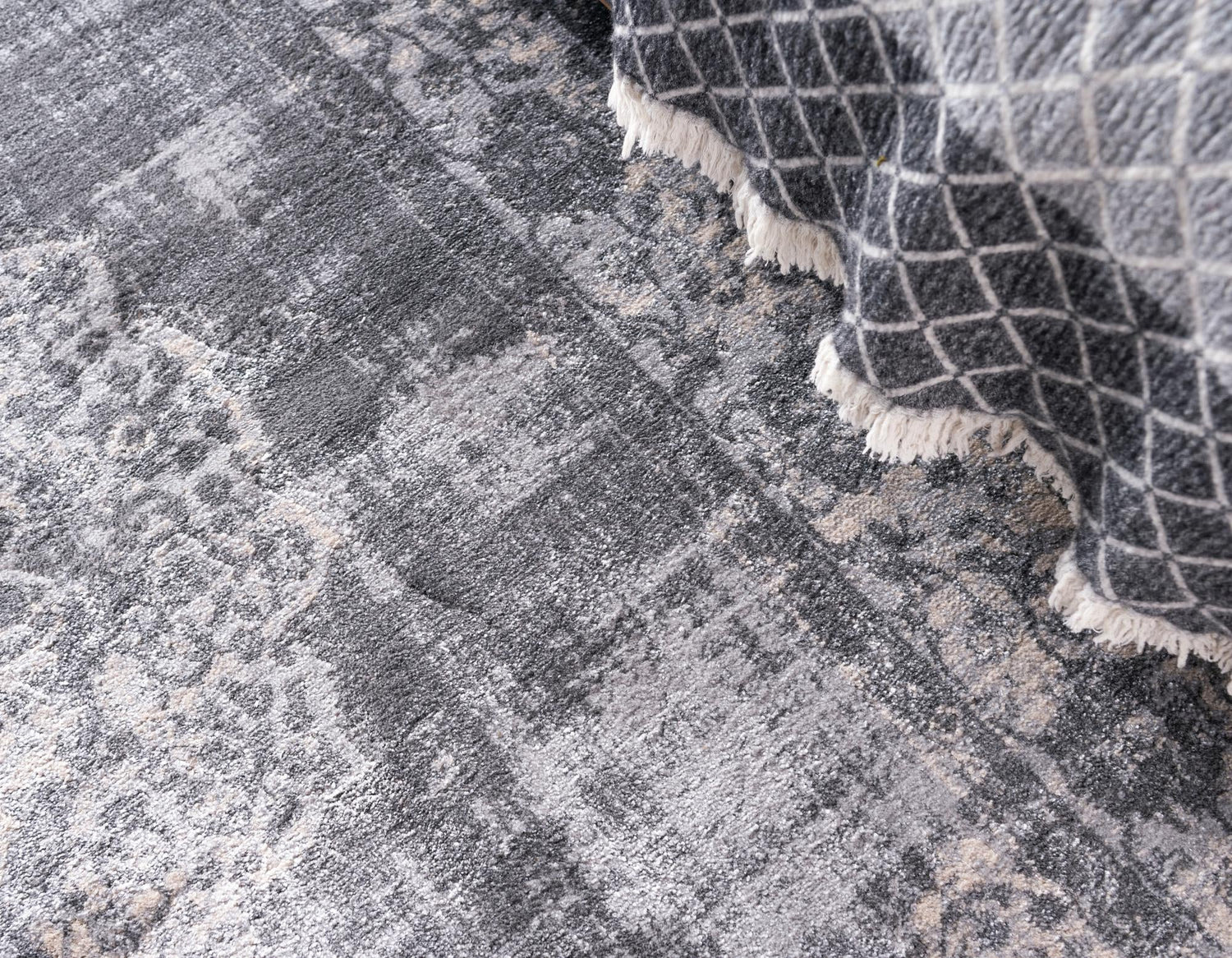 Gray 3' 3 x 3' 3 Leila Round Area Rug 85% Polypropylene & 15% Polyester Durable Traditional Carpet for Kitchens, Bedrooms, Living Rooms, Office for Sale at Rug Engine