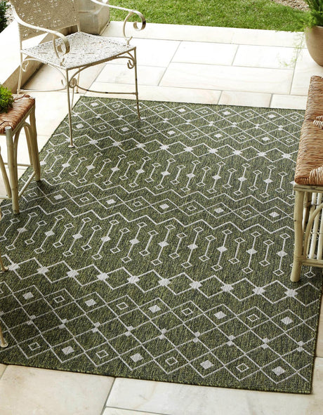 Green 5' 3 x 8' Outdoor Trellis Rectangle Area Rug Weather Resistant for Patio, Deck, Terrace, Balcony, Porch