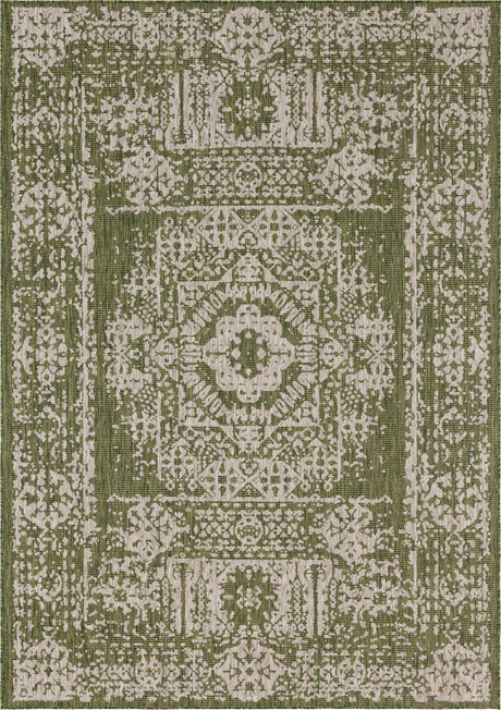 Green 8' x 11' Outdoor Traditional Rectangle Rug