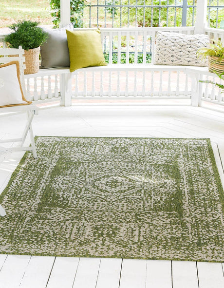 Green 8' x 11' Outdoor Traditional Rectangle Rug