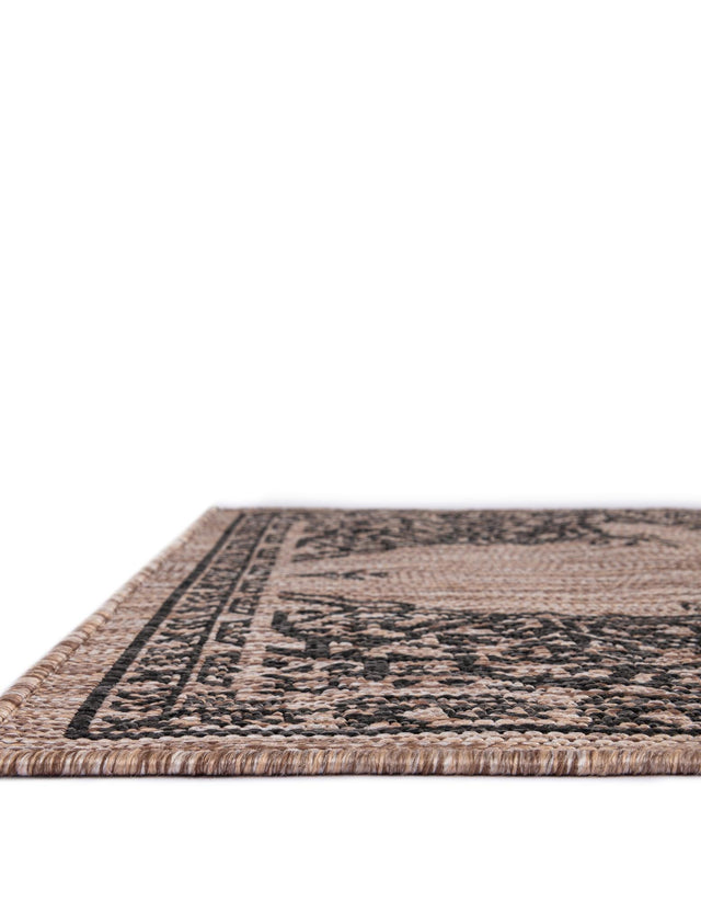 Beige 6' 1 x 9' Outdoor Traditional Rectangle Rug