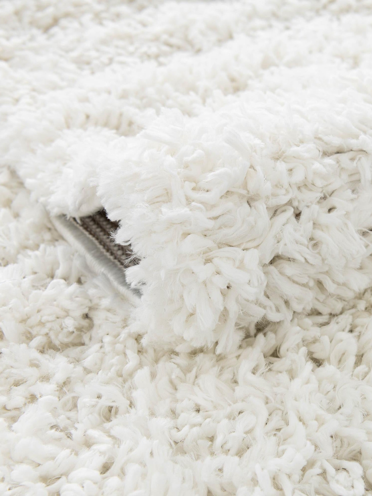 White 6' 1 x 6' 1 Davos Shag Round Area Rug Thick Soft Touch Fluffy & Plush Shaggy Pile 100% Polypropylene Carpet for Living Dining Bedrooms Office for Sale at Rug Engine