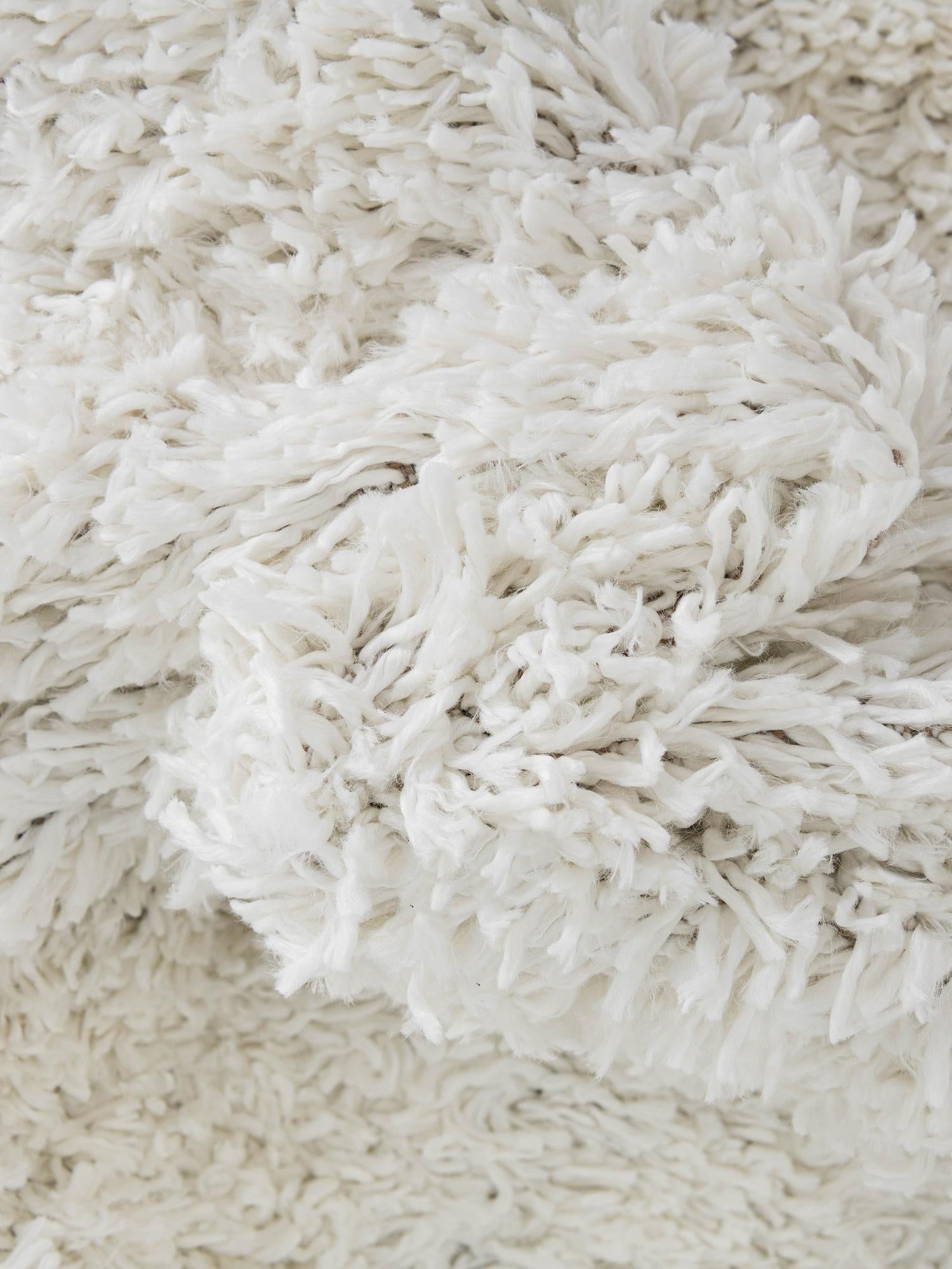 White 6' 1 x 6' 1 Davos Shag Round Area Rug Thick Soft Touch Fluffy & Plush Shaggy Pile 100% Polypropylene Carpet for Living Dining Bedrooms Office for Sale at Rug Engine