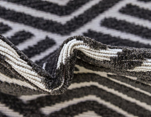 Black 8' x 8' Sabrina Soto Outdoor Round Rug