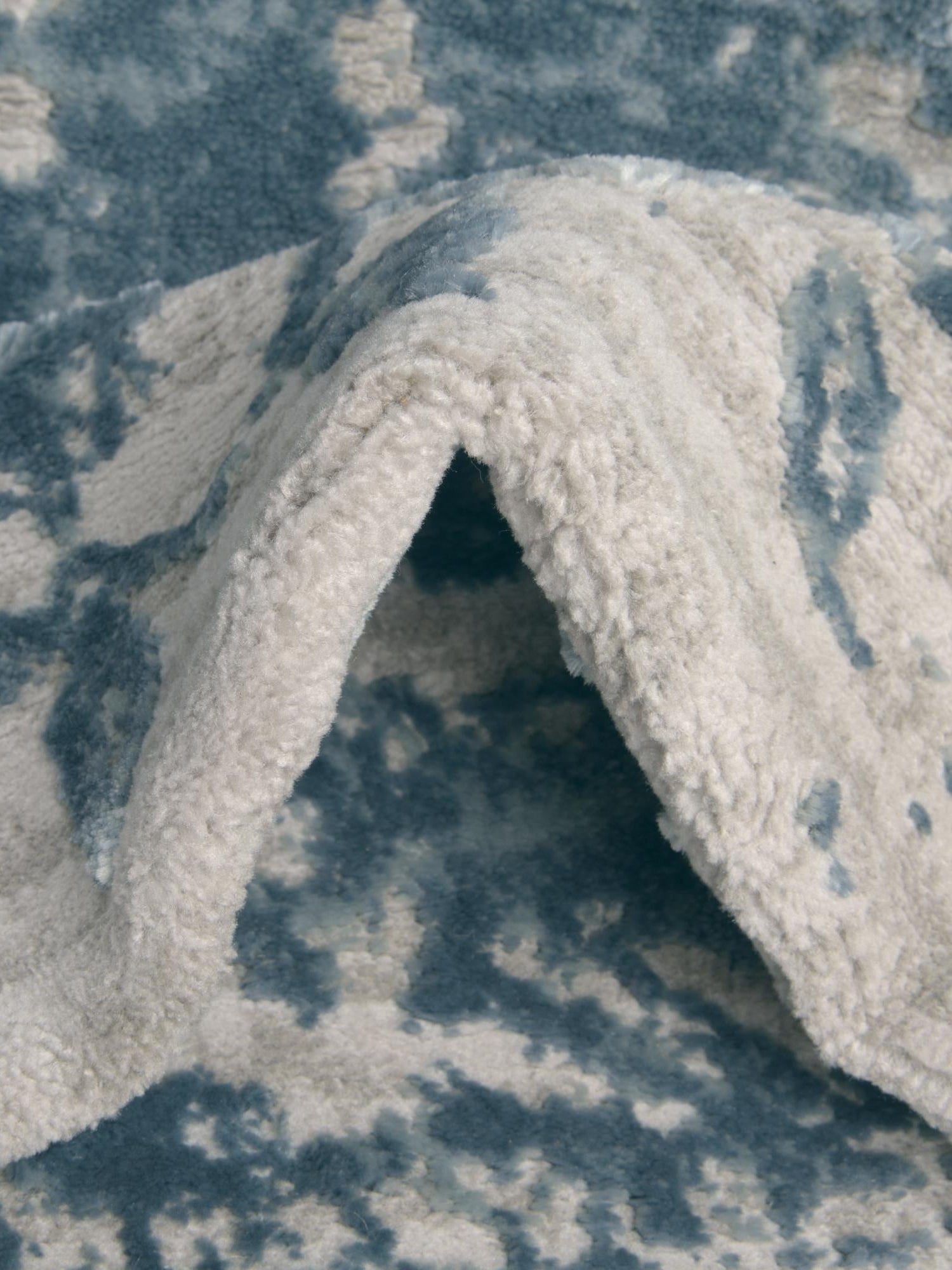 Light Blue 4' 1 x 4' 1 Aberdeen Round Area Rug 60% Polypropylene & 40% Polyester Living Dining Office Room Carpet for Sale at Rug Engine