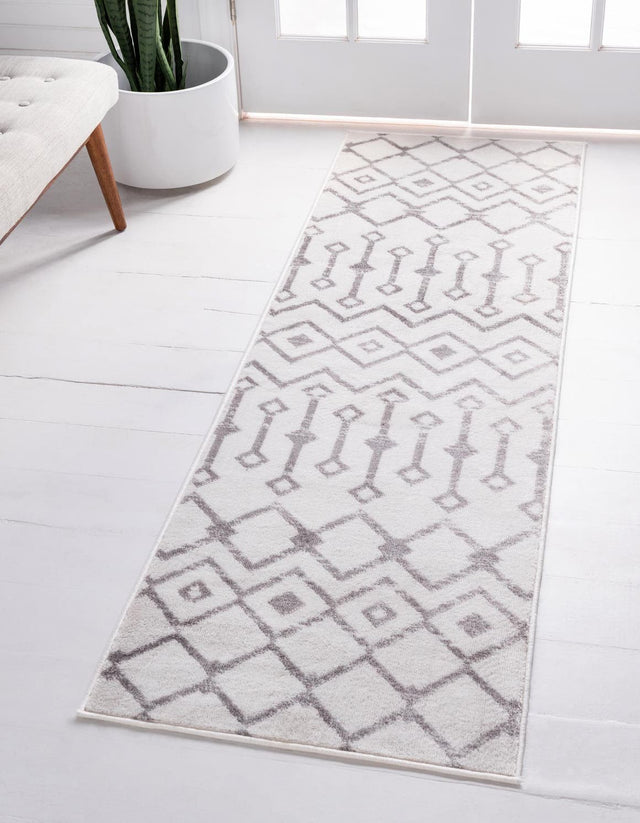 Ivory 2' 6 x 8' 2 Moroccan Trellis Runner Area Rug