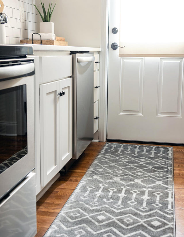 Gray 2' 6 x 8' 2 Moroccan Trellis Runner Rug