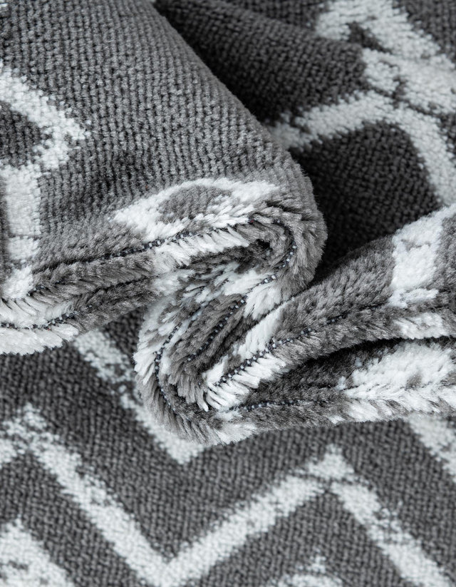 Gray 2' 6 x 8' 2 Moroccan Trellis Runner Rug