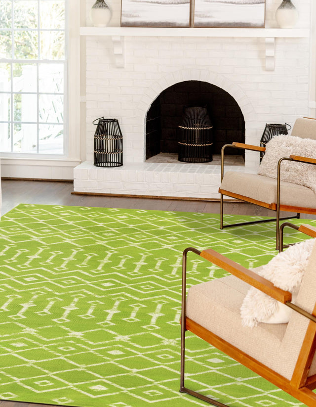 Green 7' x 10' Moroccan Trellis Rectangle Rug