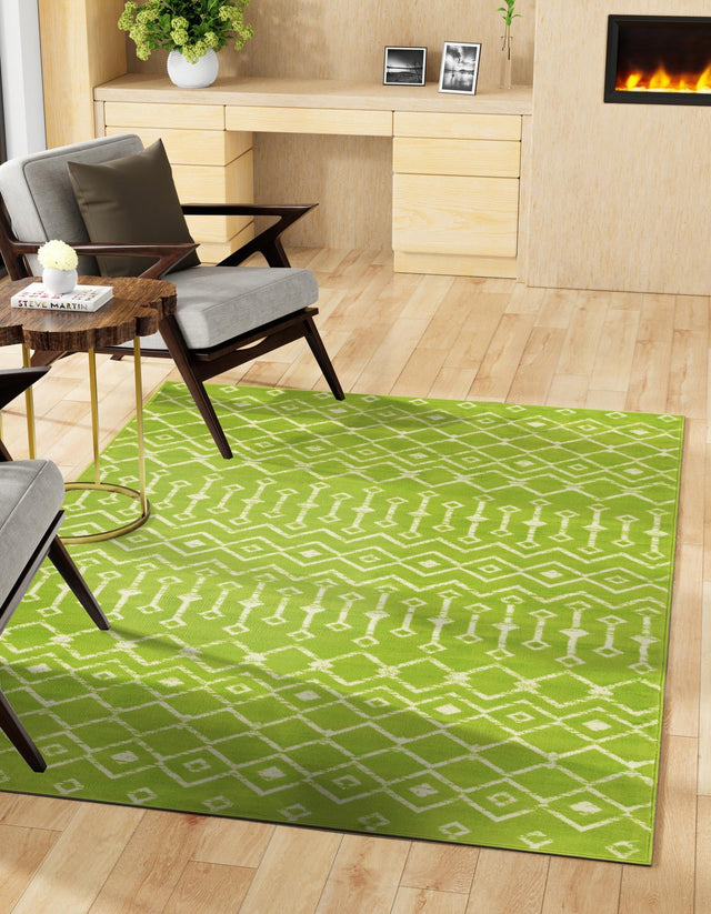 Green 7' x 10' Moroccan Trellis Rectangle Rug