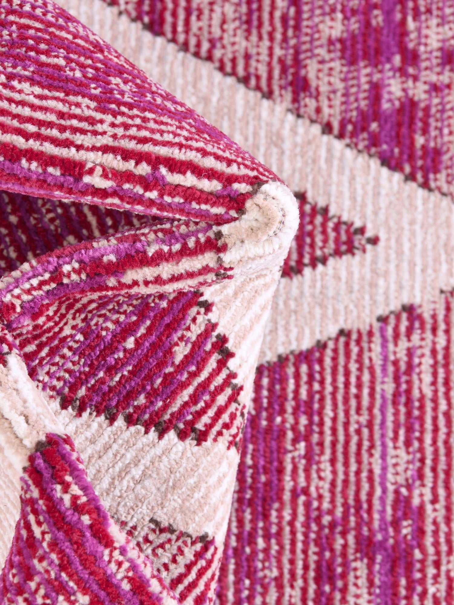 Magenta 7' x 7' Starlight Round Area Rug 100% Polypropylene Visually Appealing Unique Carpet for Living Rooms, Bedroom, Dining, Office for Sale at Rug Engine