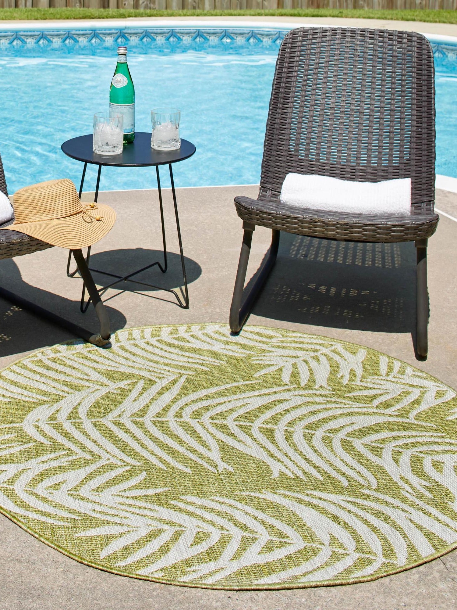 Green 7' 10 x 7' 10 Outdoor Botanical Round Area Rug Weather Resistant for Patio, Deck, Terrace, Balcony, Porch Polypropylene Garden Floral Tropical Carpet for Sale at Rug Engine