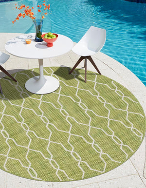 Green 4' 1 x 4' 1 Outdoor Trellis Round Area Rug Weather Resistant for Patio, Deck, Terrace, Balcony, Porch Geometric Design Water Safe Outside Carpet for Sale at Rug Engine