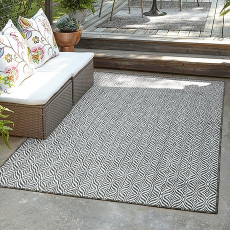 Charcoal 6' 1 x 9' Outdoor Trellis Rectangle Rug
