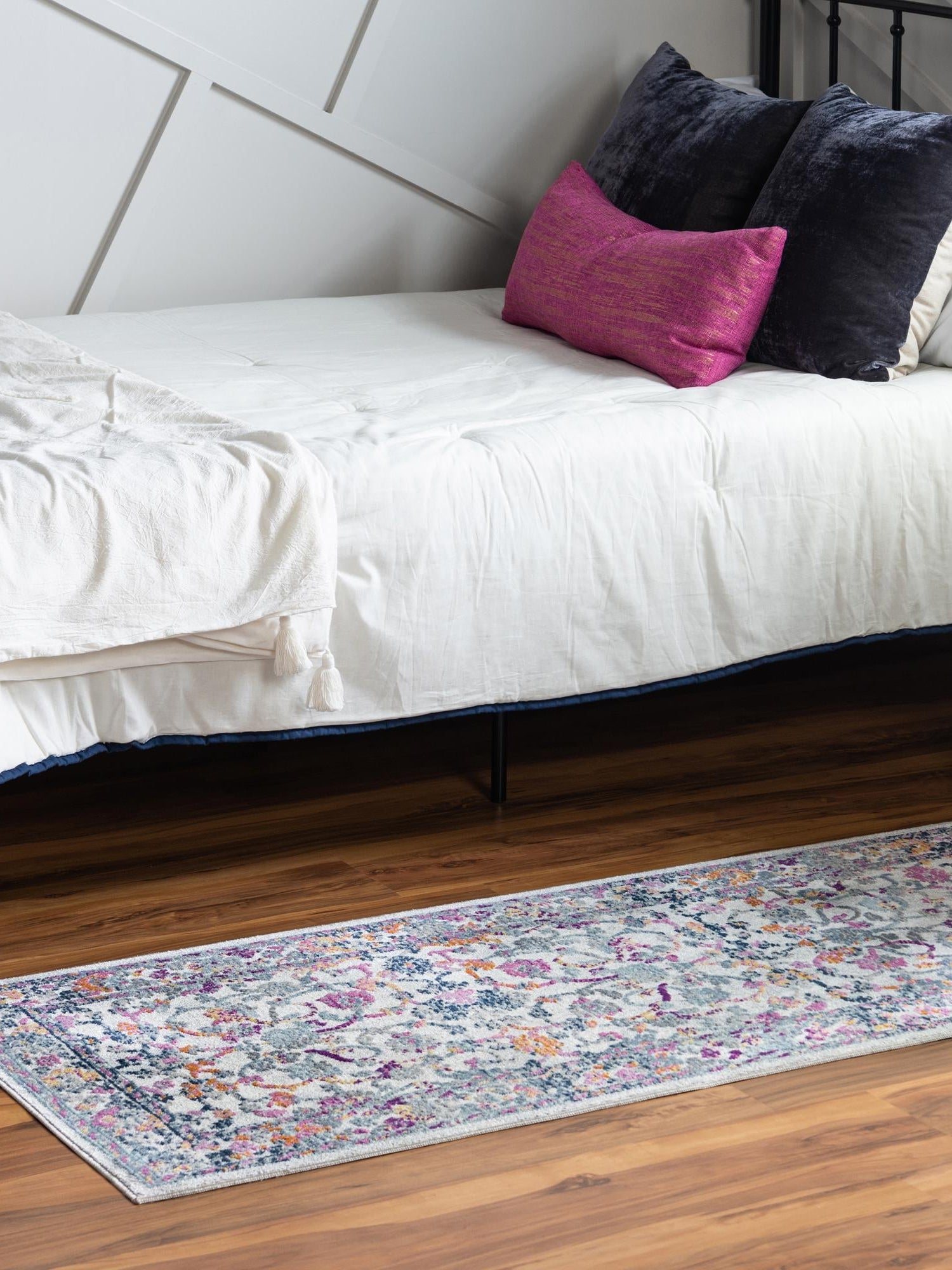 Ivory 2' 7 x 9' 10 Budapest Runner Area Rug 70% Polypropylene & 30% Polyester With Cotton Backing Traditional Classical Room Carpet for Sale at Rug Engine