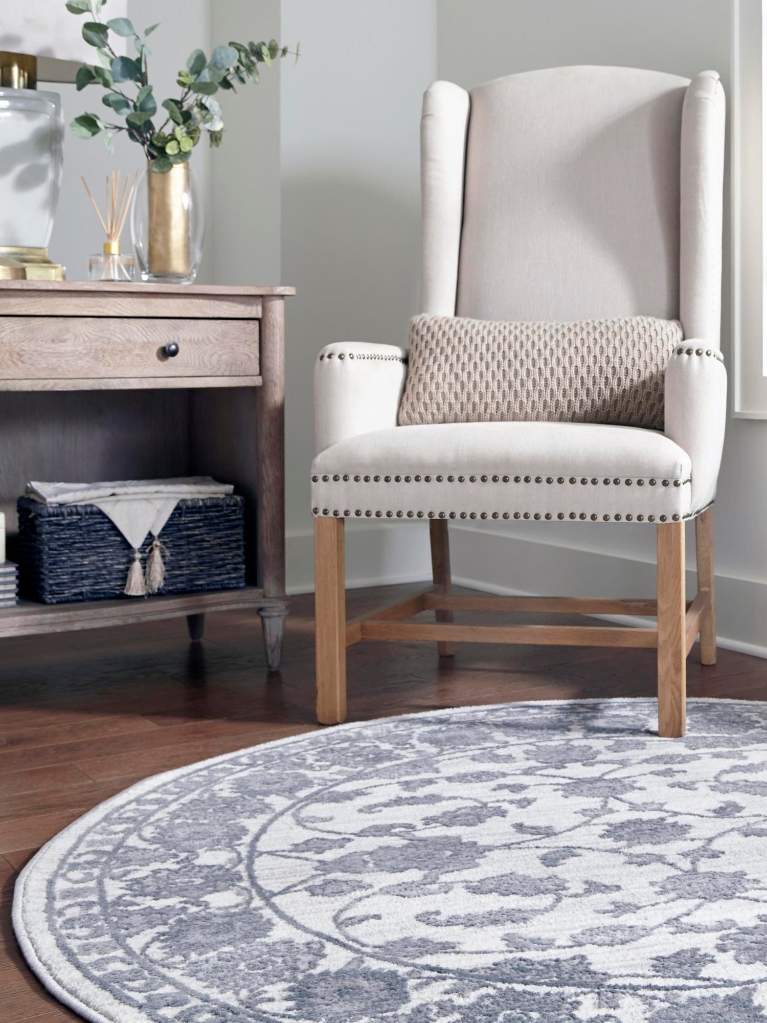 white Gray 7' 10 x 7' 10 Boston Round Area Rug 55% Polypropylene & 45% Polyester Easy Clean Traditional Classical Carpet for Contemporary Living Dining Room Office Space for Sale at Rug Engine
