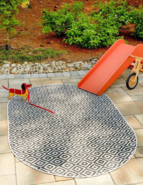 Charcoal Gray 5' 3 x 8' Jill Zarin Outdoor Oval Rug