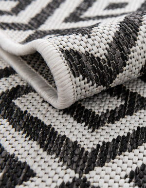 Charcoal Gray 5' 3 x 8' Jill Zarin Outdoor Oval Rug