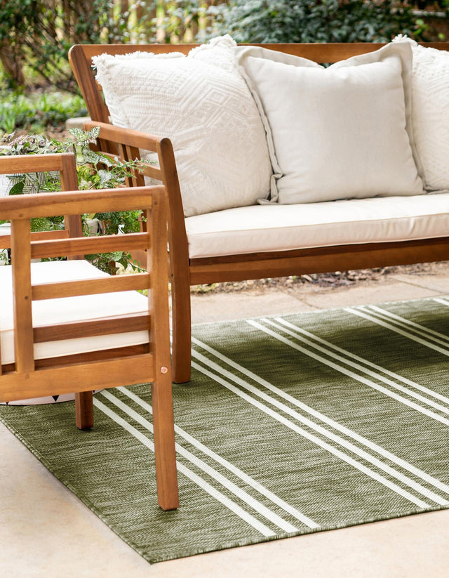 Green 5' 3 x 8' Jill Zarin Outdoor Rectangle Rug
