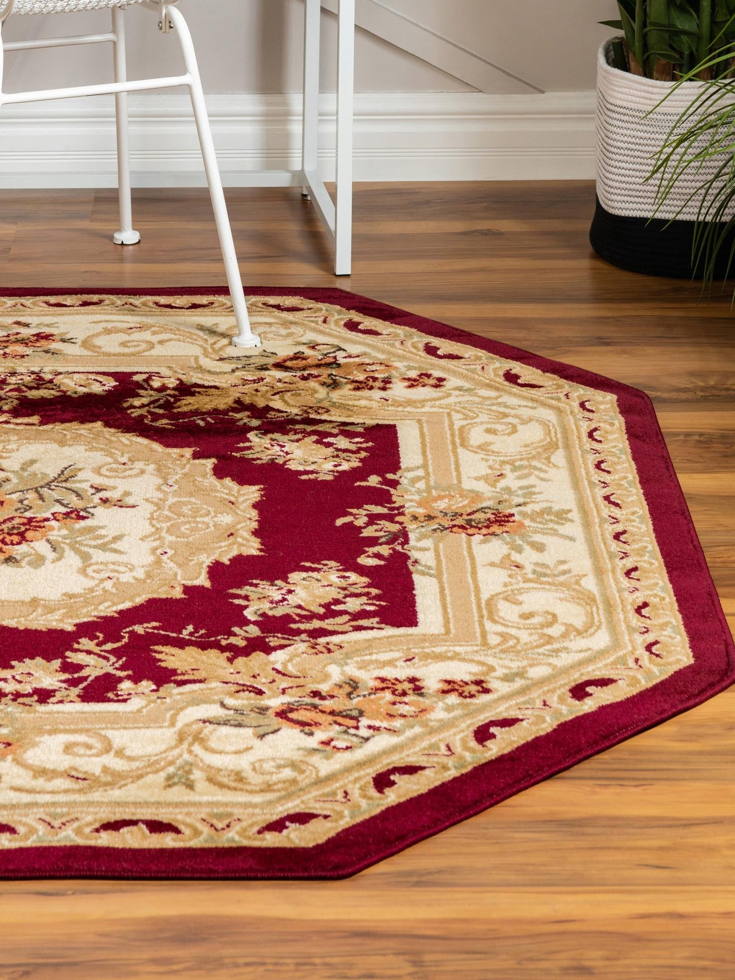 Red 7' 10 x 7' 10 Versailles Octagon Area Rug