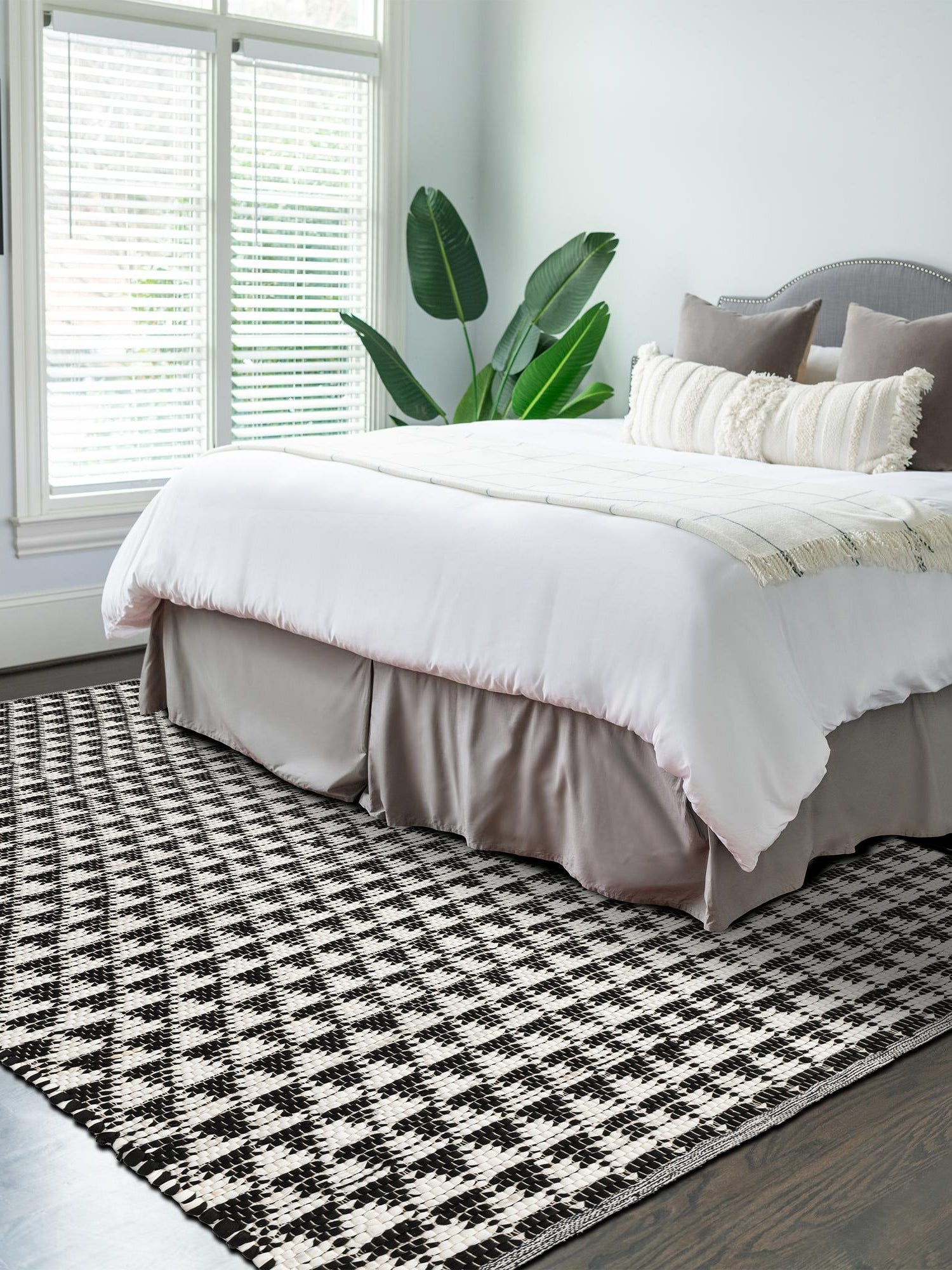 Black and White 2' x 3' 1 Chindi Jute Rectangle Area Rug Interior Design Home Decor Carpet Mat for Sale at Rug Engine