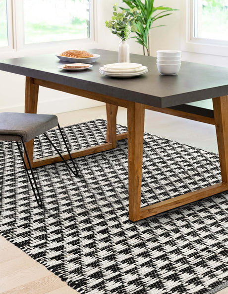 Black and White 4' 1 x 6' 1 Chindi Jute Rectangle Area Rug Interior Design Home Decor Carpet Mat for Sale at Rug Engine