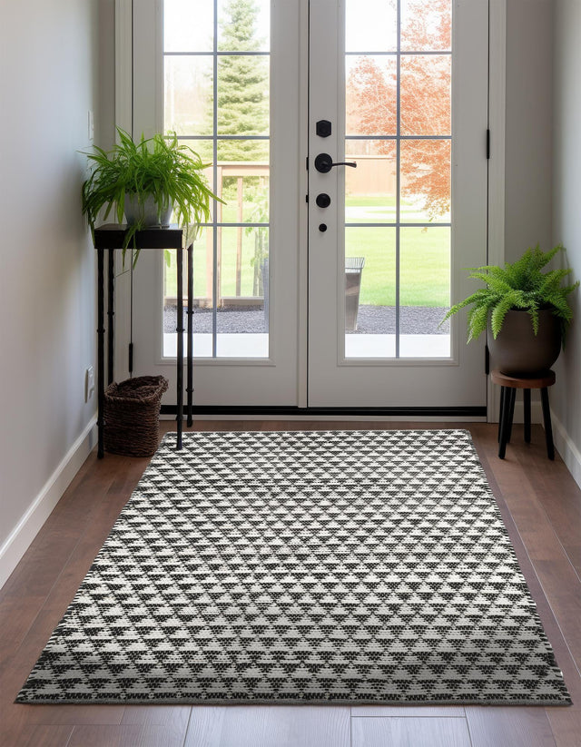 White Black 5' 1 x 8' Chindi Jute Rectangle Rug